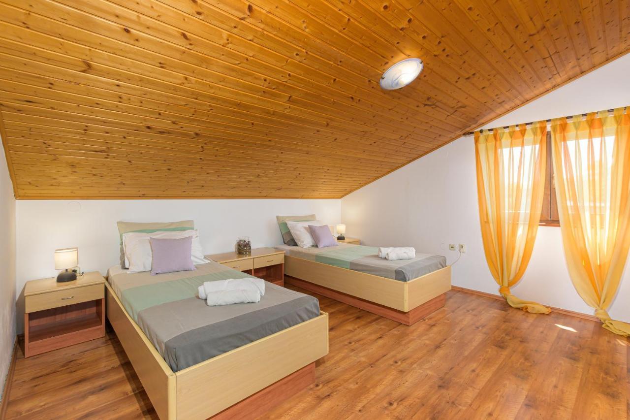 Villa Carla With Private Pool & Kids Playground - Pet Friendly Mutvoran Exterior foto